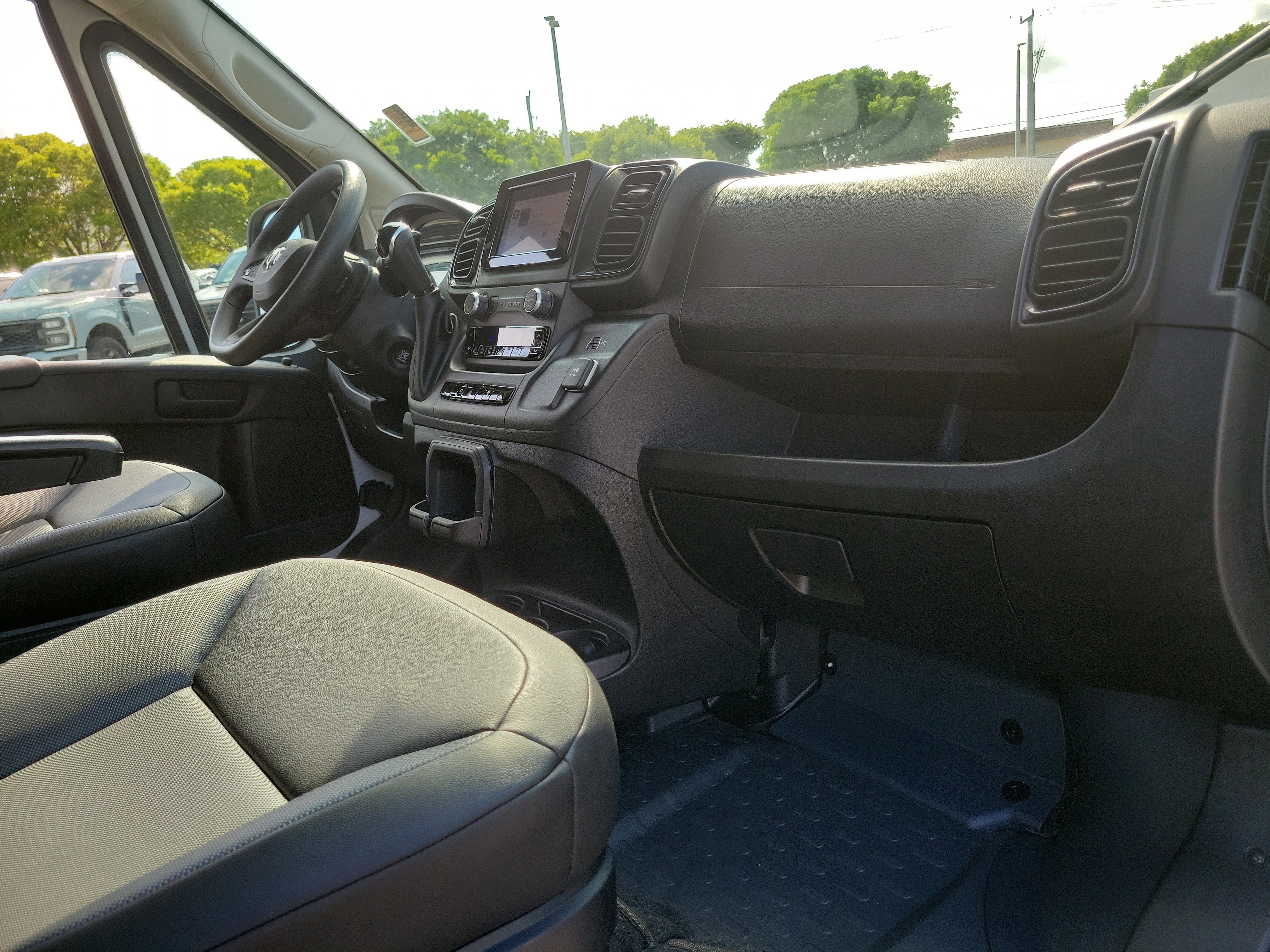 Used 2026 RAM ProMaster 2500 w/ Convenience Group FWD image 18