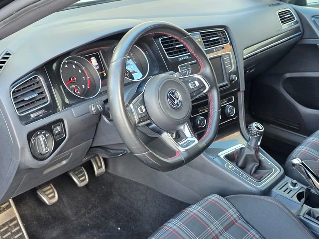 Used 2016 Volkswagen Golf S image 8