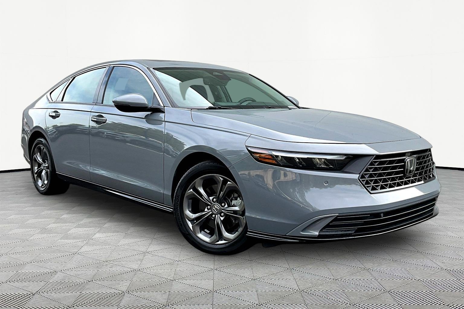 Used 2023 Honda Accord EX-L image 3