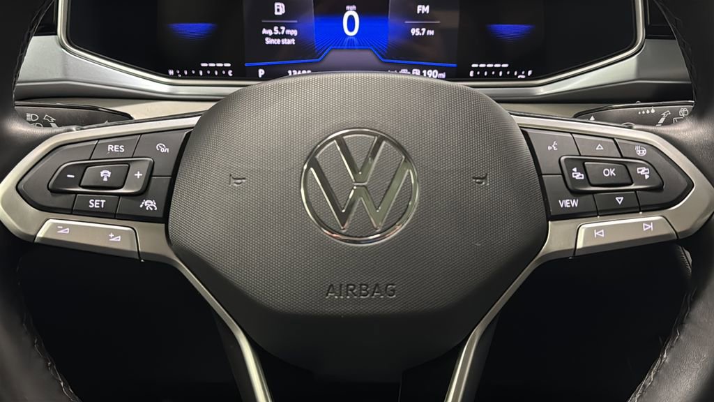 Used 2025 Volkswagen Taos SE w/ Panoramic Sunroof Package image 16