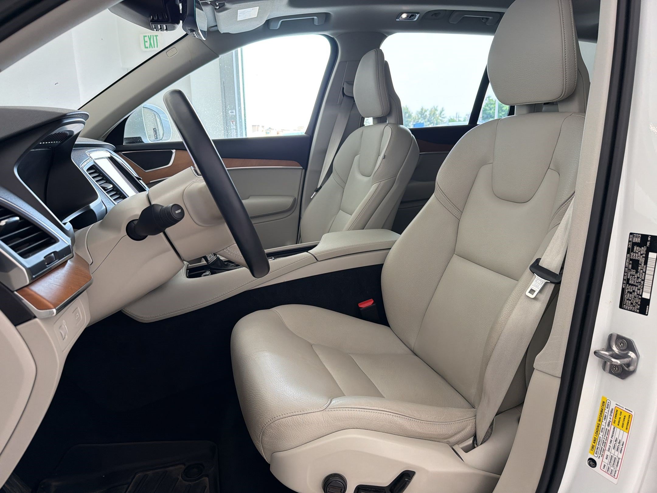 Used 2021 Volvo XC90 T6 Momentum AWD/4WD image 5