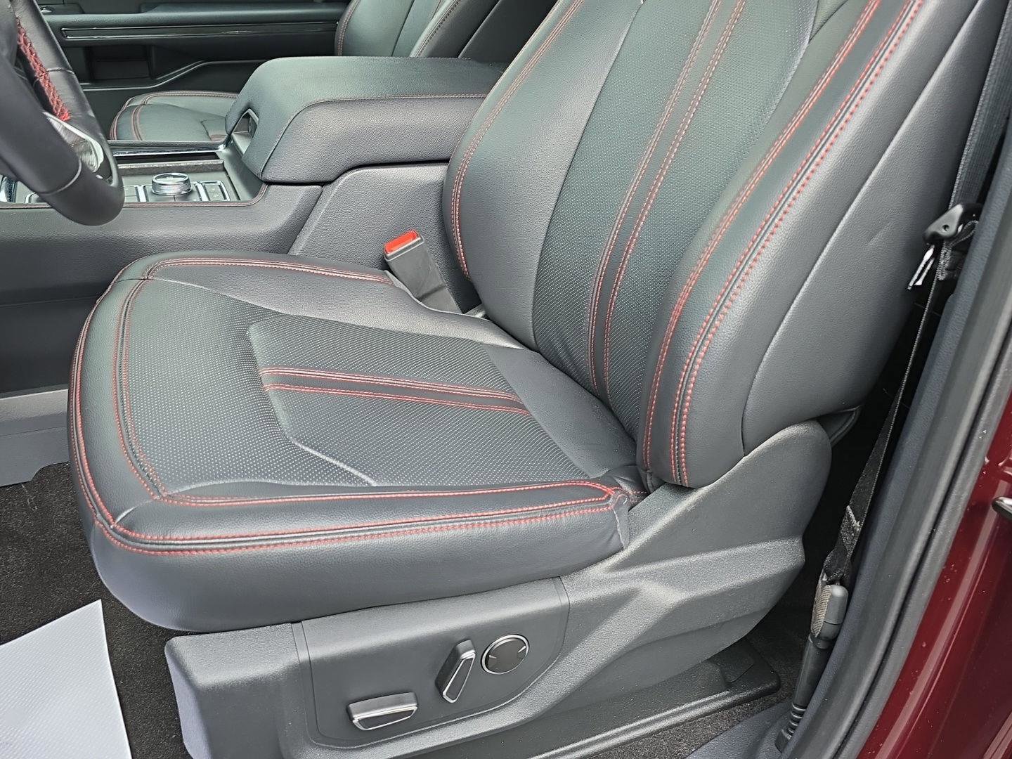 Used 2023 Ford Expedition Limited image 12