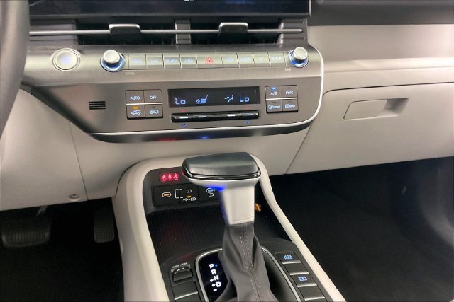 Used 2025 Hyundai Kona SEL FWD image 8