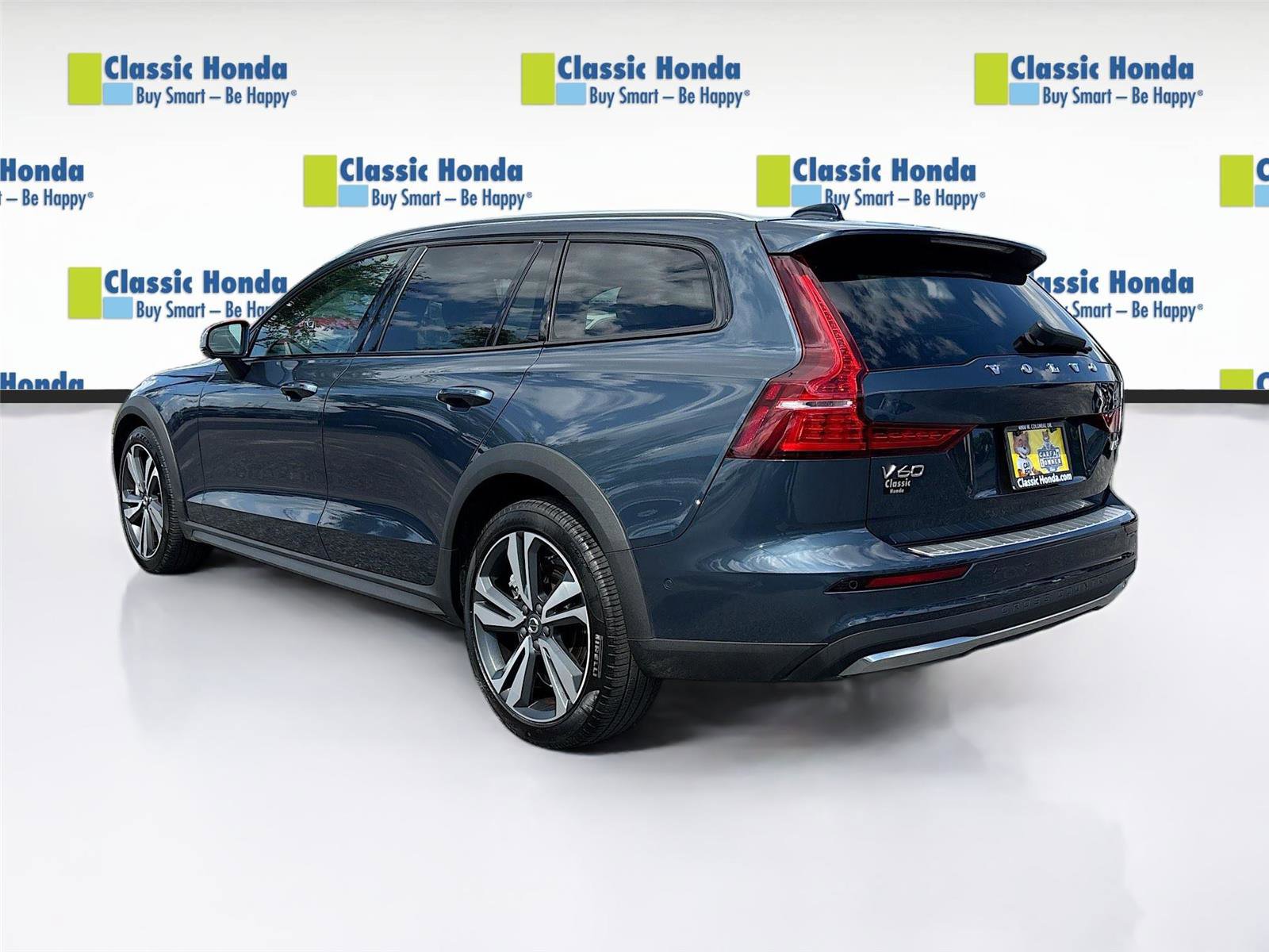 Used 2025 Volvo V60 B5 Cross Country Plus AWD/4WD image 5