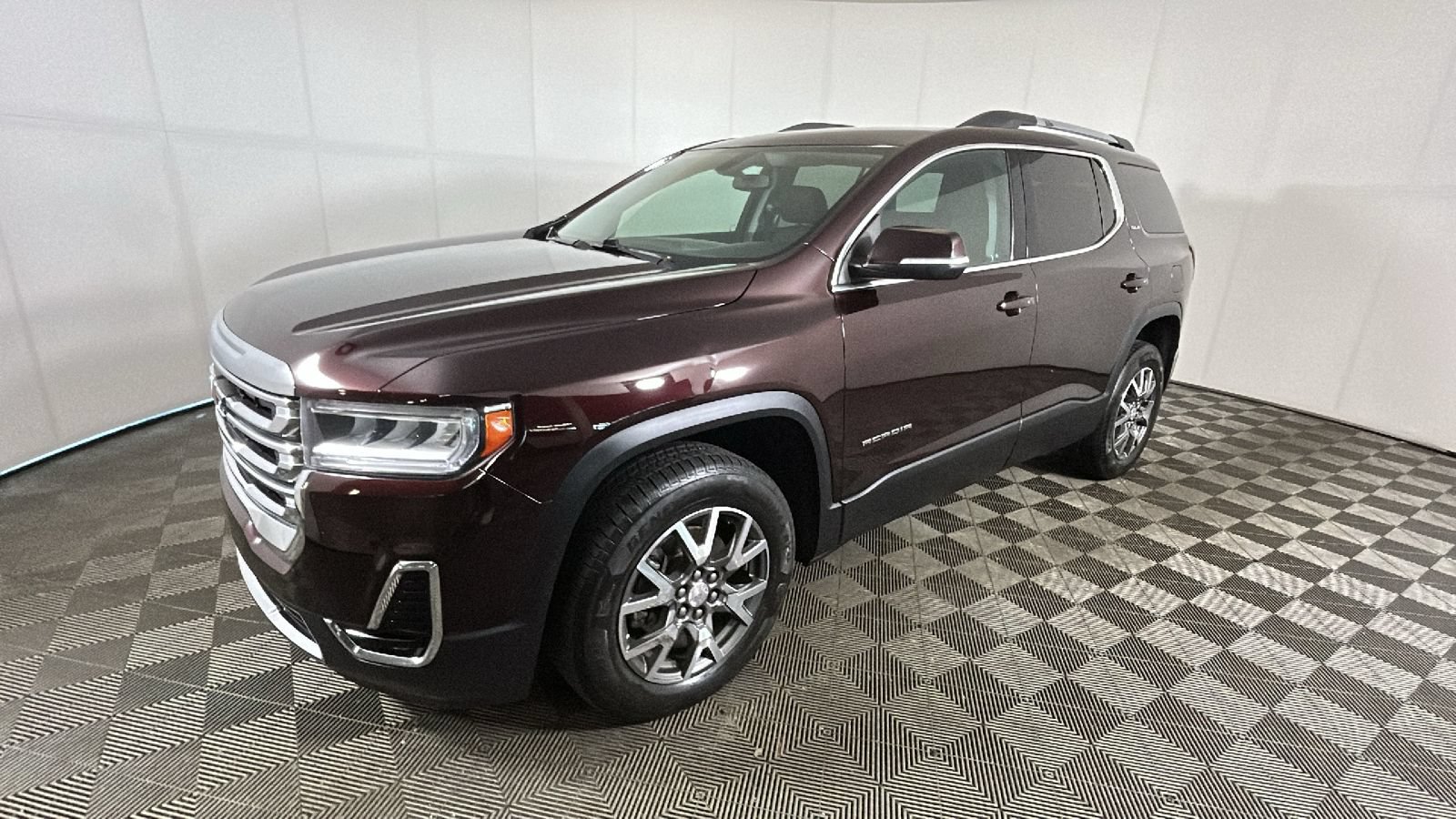 Used 2020 GMC Acadia SLE w/ Driver Convenience Package FWD image 8