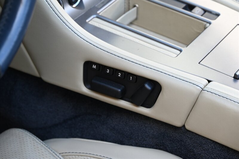 Used 2007 Aston Martin DB9 Volante RWD image 39