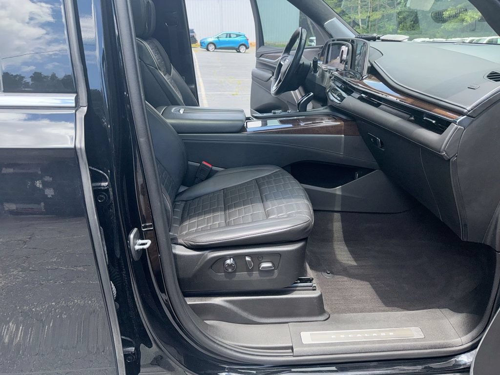 Used 2022 Cadillac Escalade Premium Luxury Platinum w/ Heavy-Duty Trailer Package AWD/4WD image 32