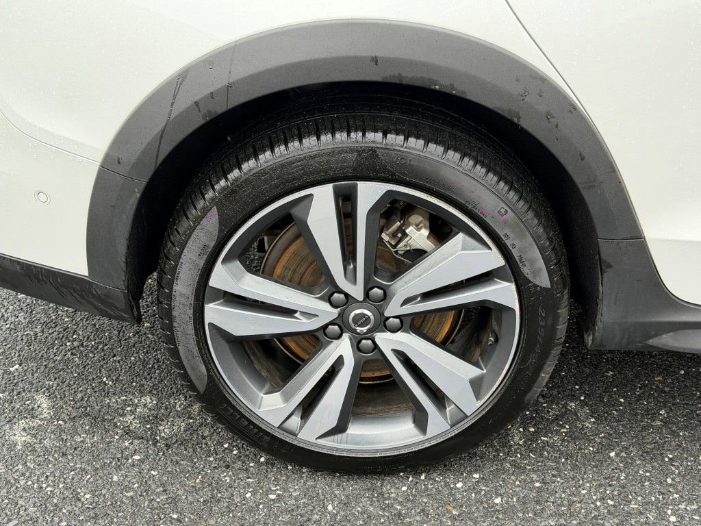 Certified 2025 Volvo V60 B5 Cross Country Plus image 11