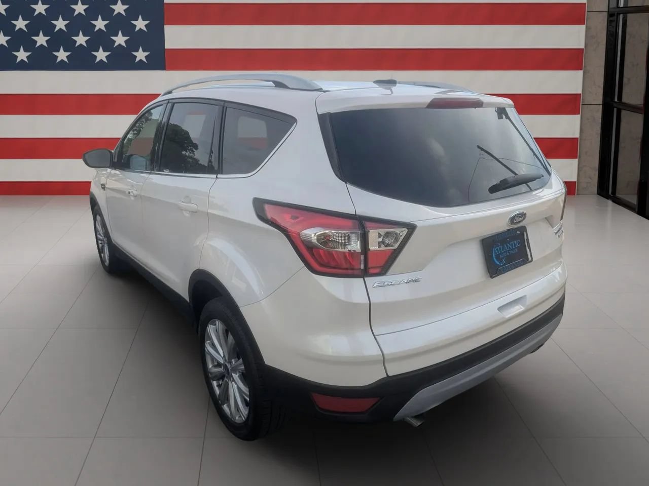 Used 2018 Ford Escape Titanium w/ Ford Safe & Smart Package AWD/4WD image 7