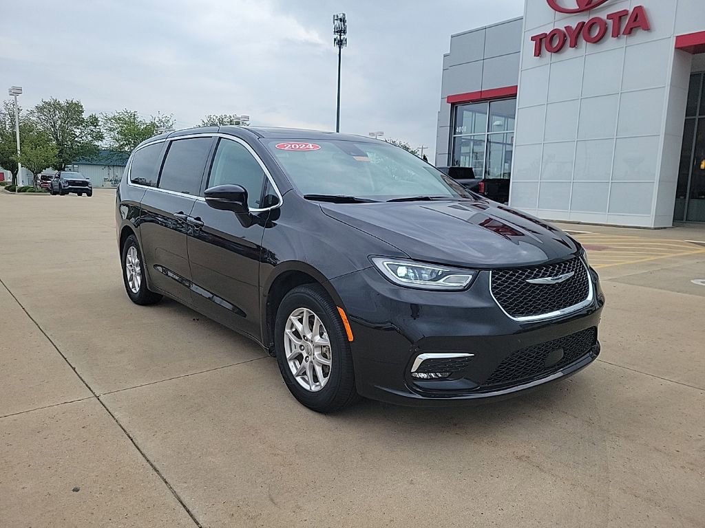 Used 2024 Chrysler Pacifica Touring-L