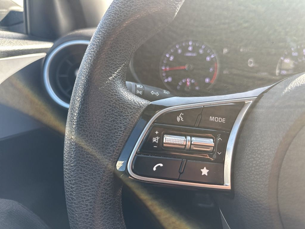 Used 2024 Kia Forte LXS w/ LXS Technology Package FWD image 8