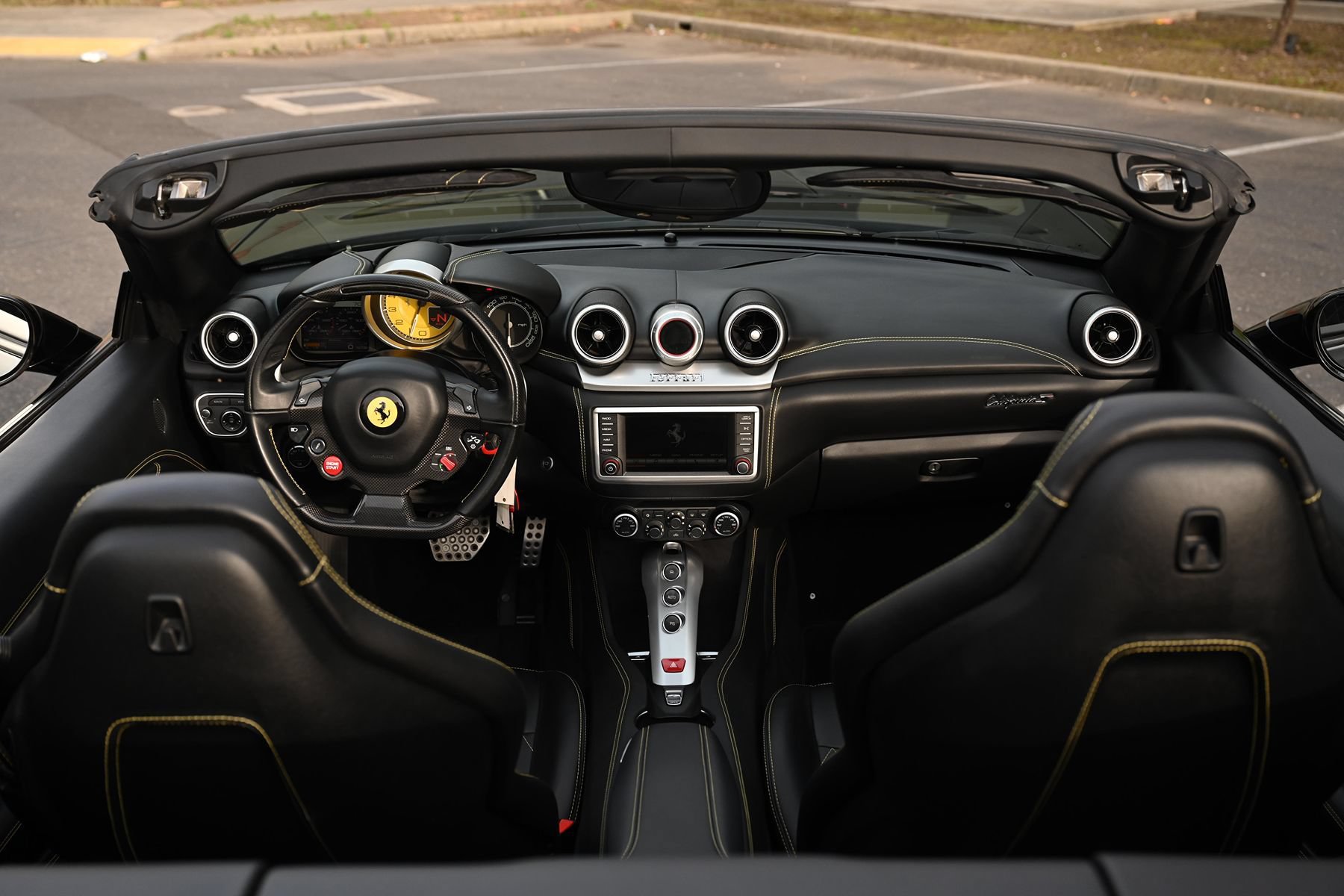 Used 2016 Ferrari California T RWD image 17
