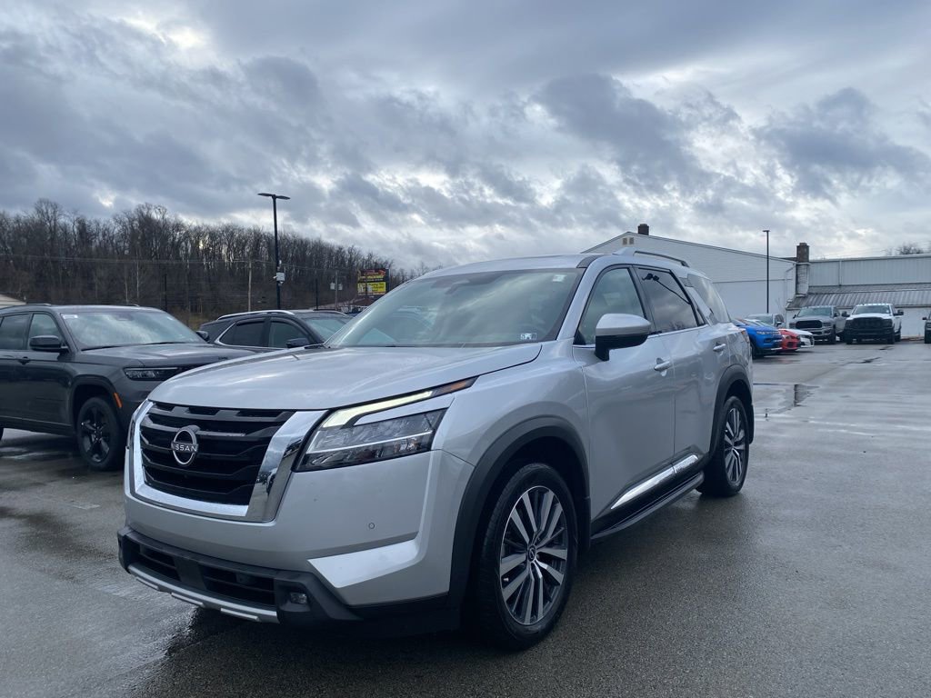 Used 2022 Nissan Pathfinder Platinum w/ Cargo Package image 5