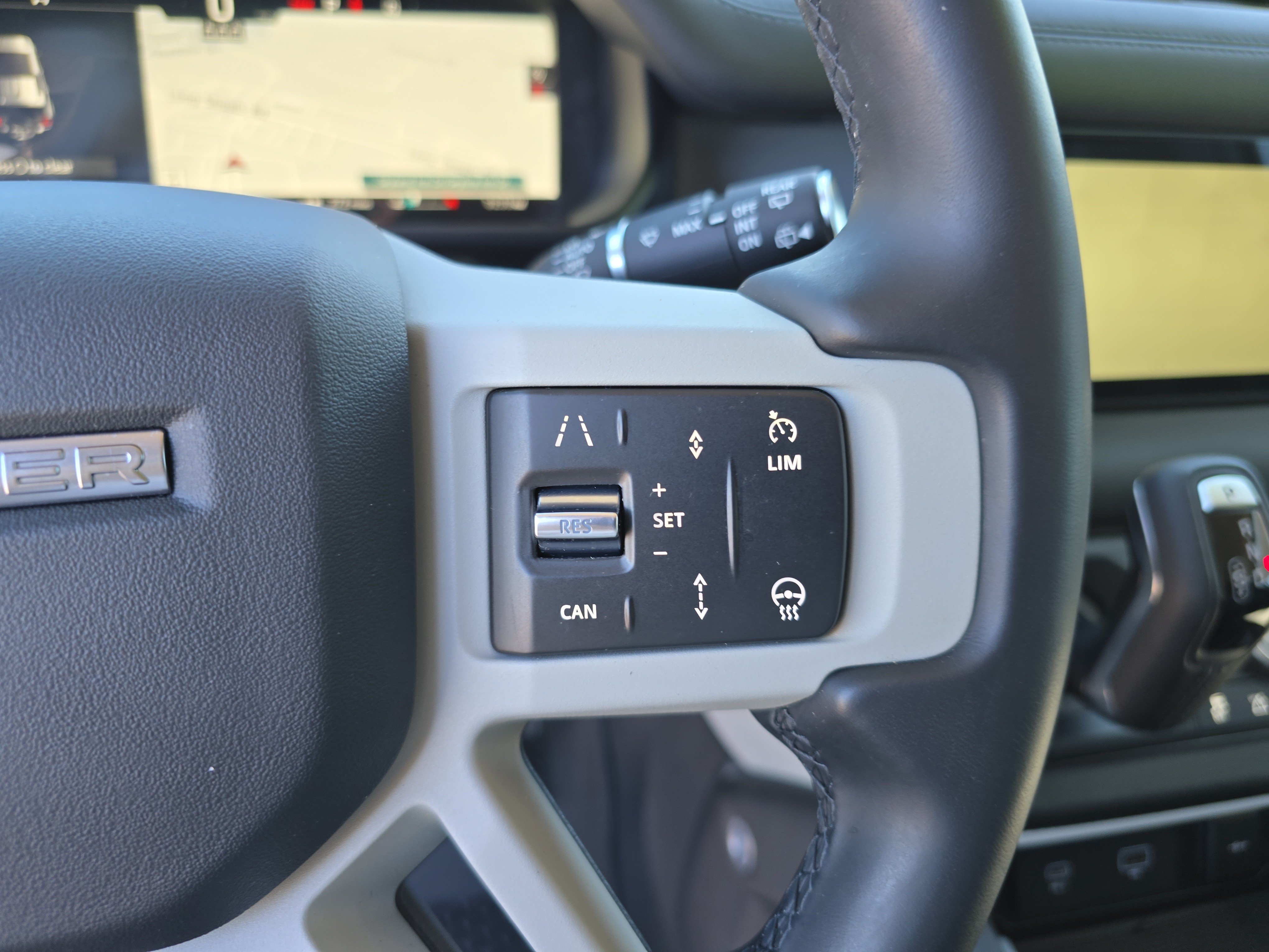 Certified 2024 Land Rover Defender 110 SE AWD/4WD image 30