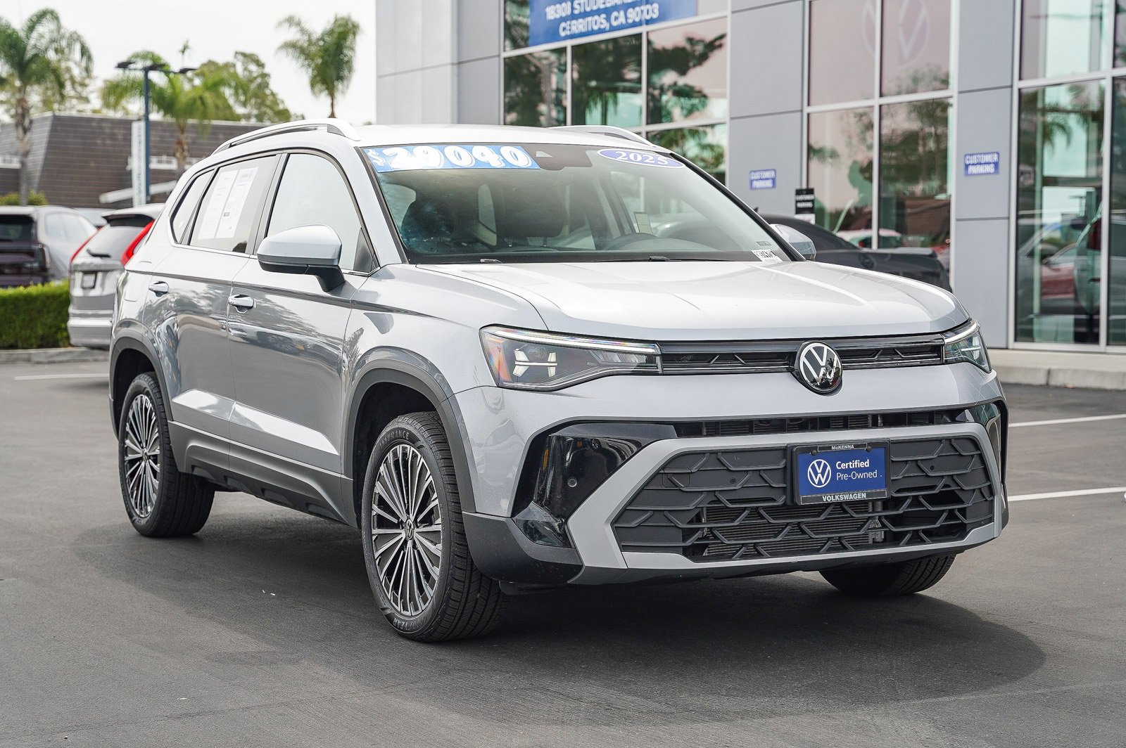 Certified 2025 Volkswagen Taos SE image 5