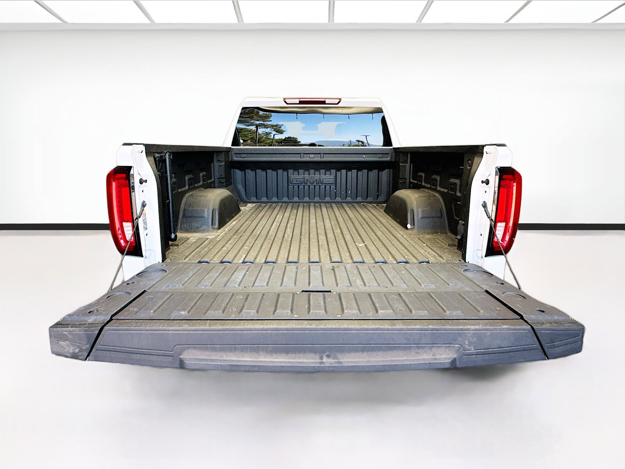 Used 2024 GMC Sierra 1500 SLT image 15