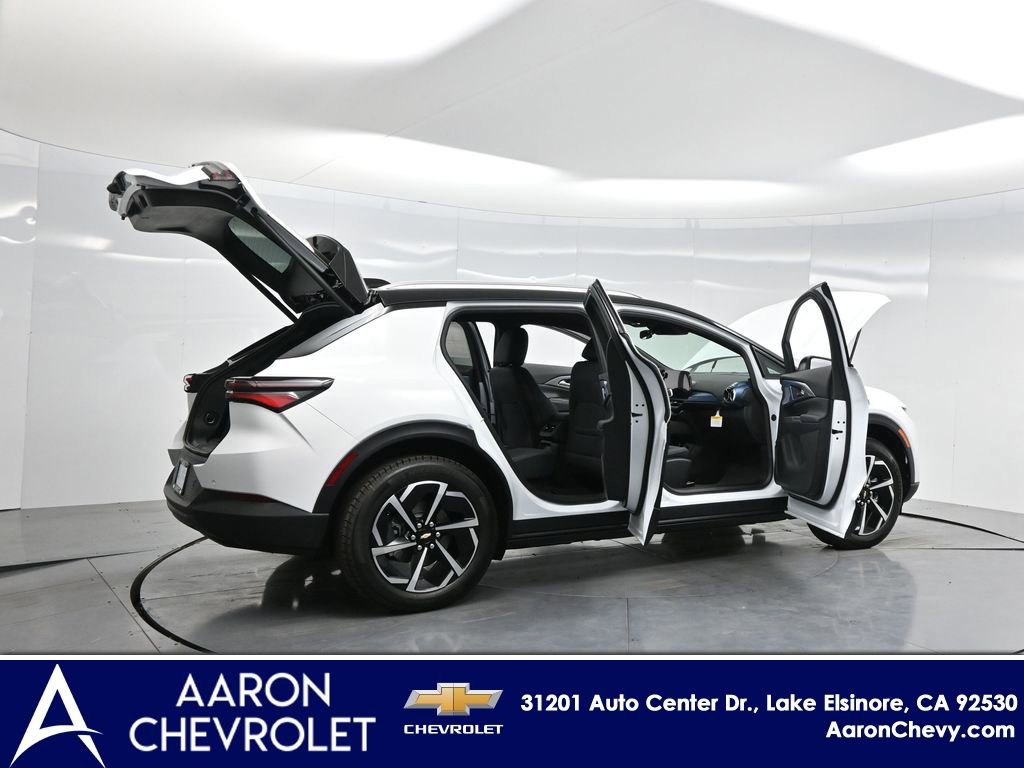 New 2026 Chevrolet Equinox EV LT image 4