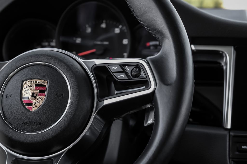 Used 2020 Porsche Macan AWD/4WD image 17