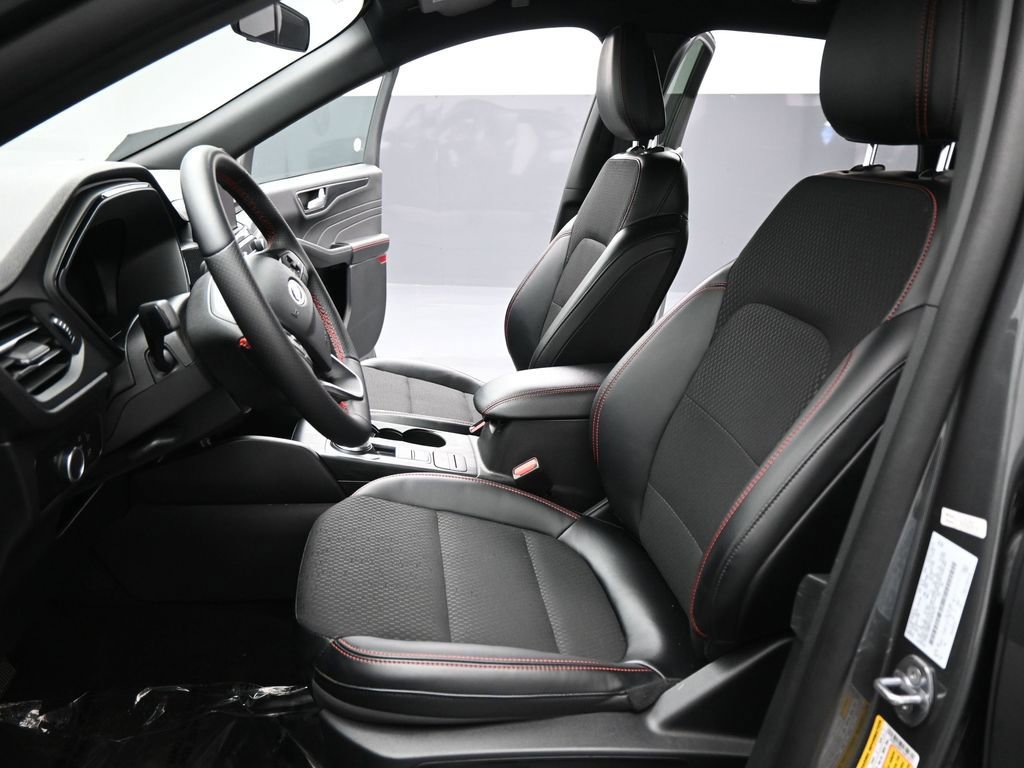 Certified 2025 Ford Escape ST-Line image 10