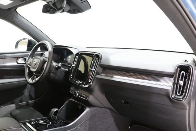 Used 2025 Volvo XC40 B5 Plus AWD/4WD image 15