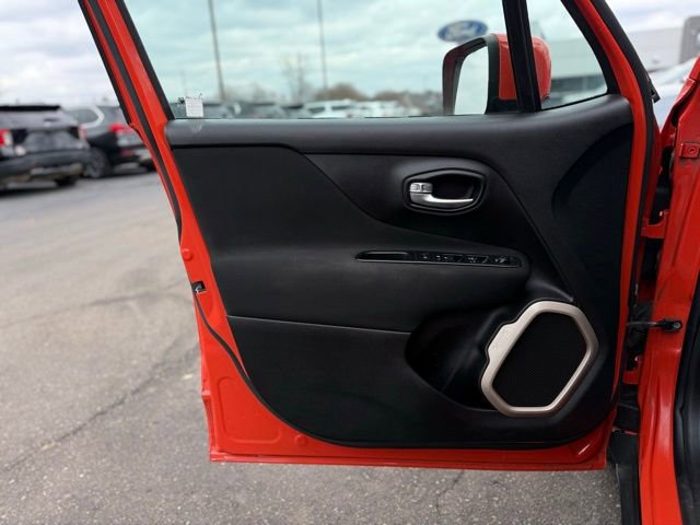 Used 2017 Jeep Renegade Latitude w/ Popular Equipment Group image 12