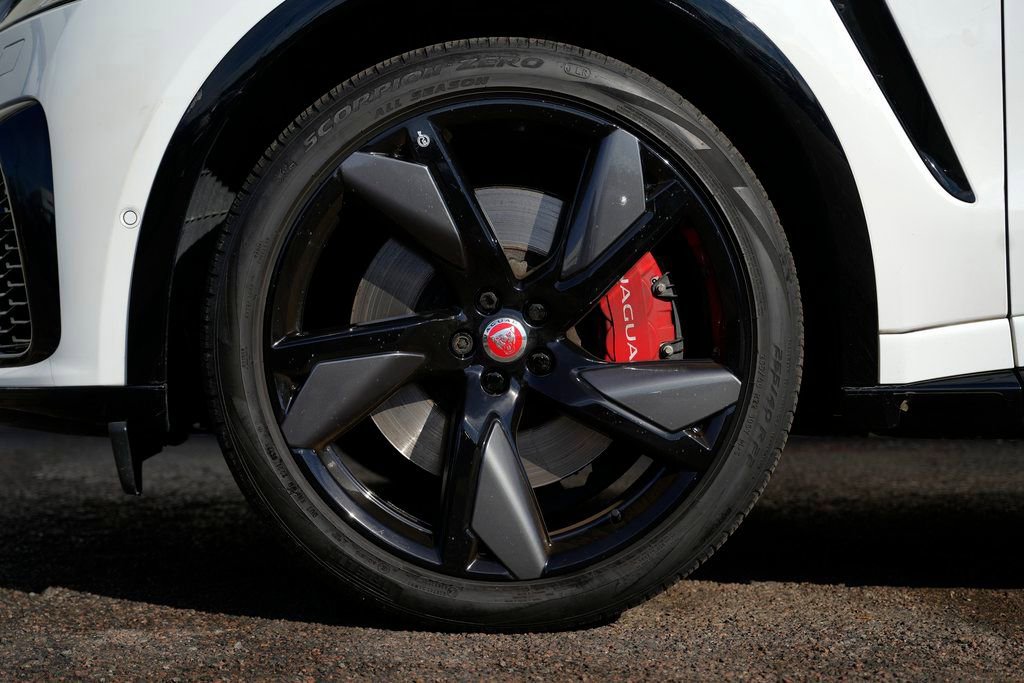 Used 2022 Jaguar F-PACE SVR image 13