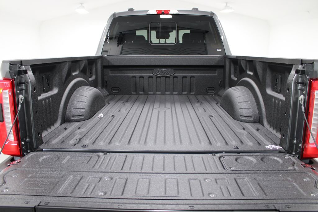New 2026 Ford F250 Lariat w/ Black Appearance Package image 17
