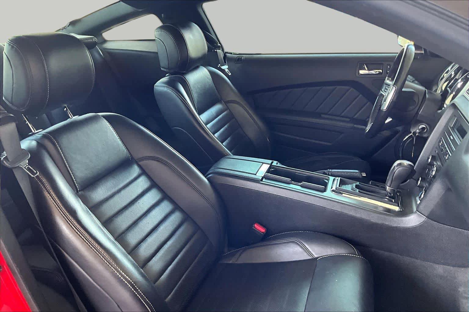 Used 2013 Ford Mustang GT Premium w/ Security Pkg RWD image 7