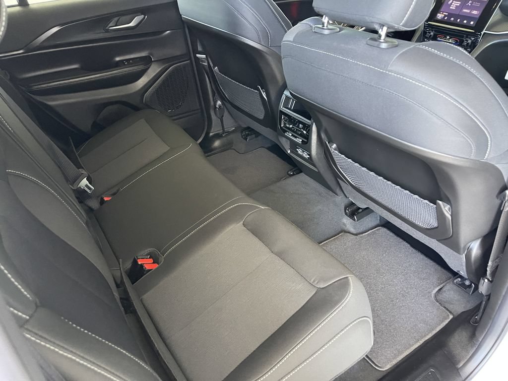 New 2026 Jeep Grand Cherokee Laredo AWD/4WD image 13