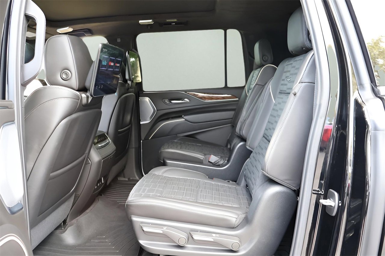 Certified 2023 Cadillac Escalade ESV Premium Luxury Platinum image 15