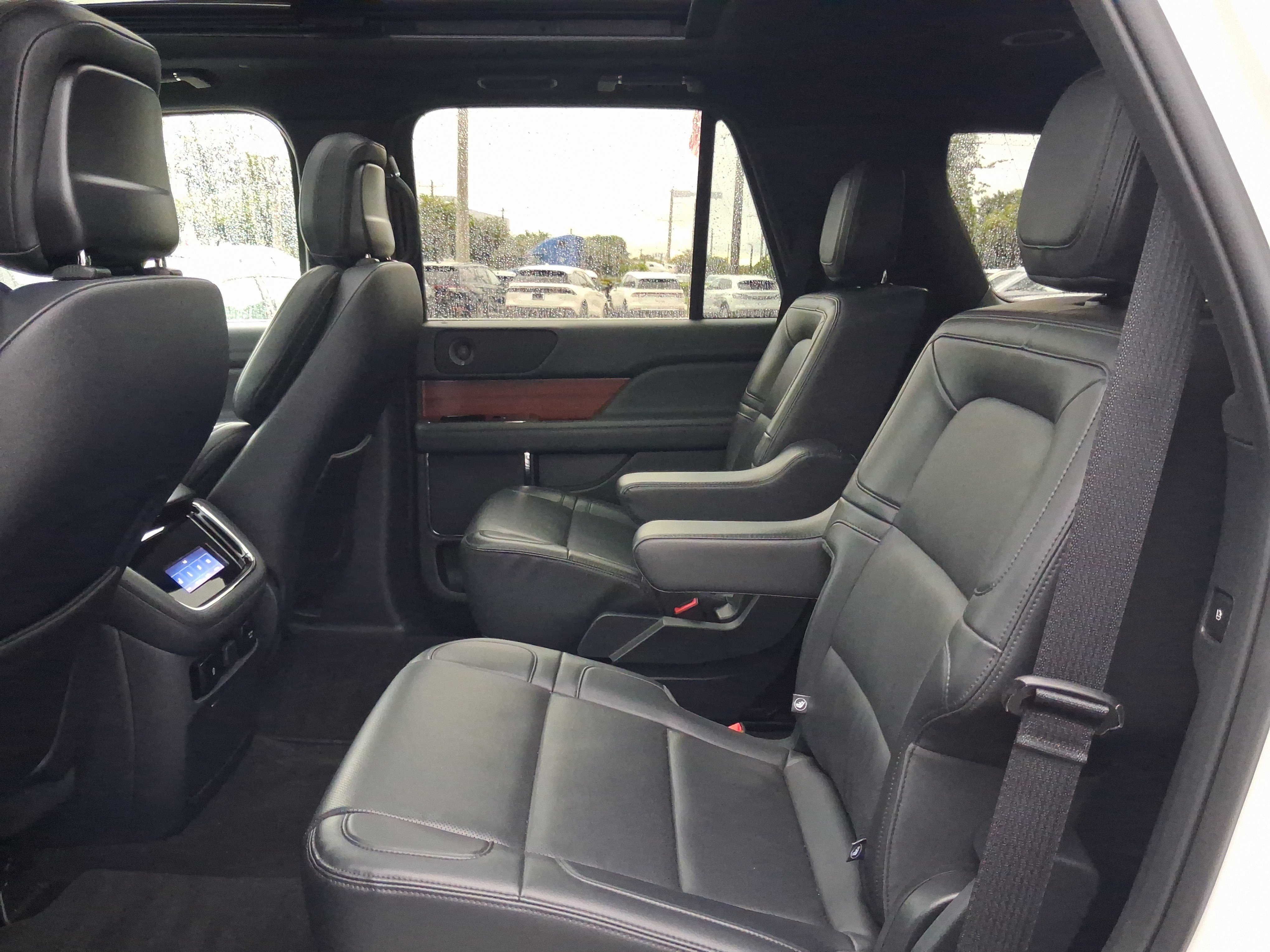 Used 2024 Lincoln Navigator Premiere AWD/4WD image 6