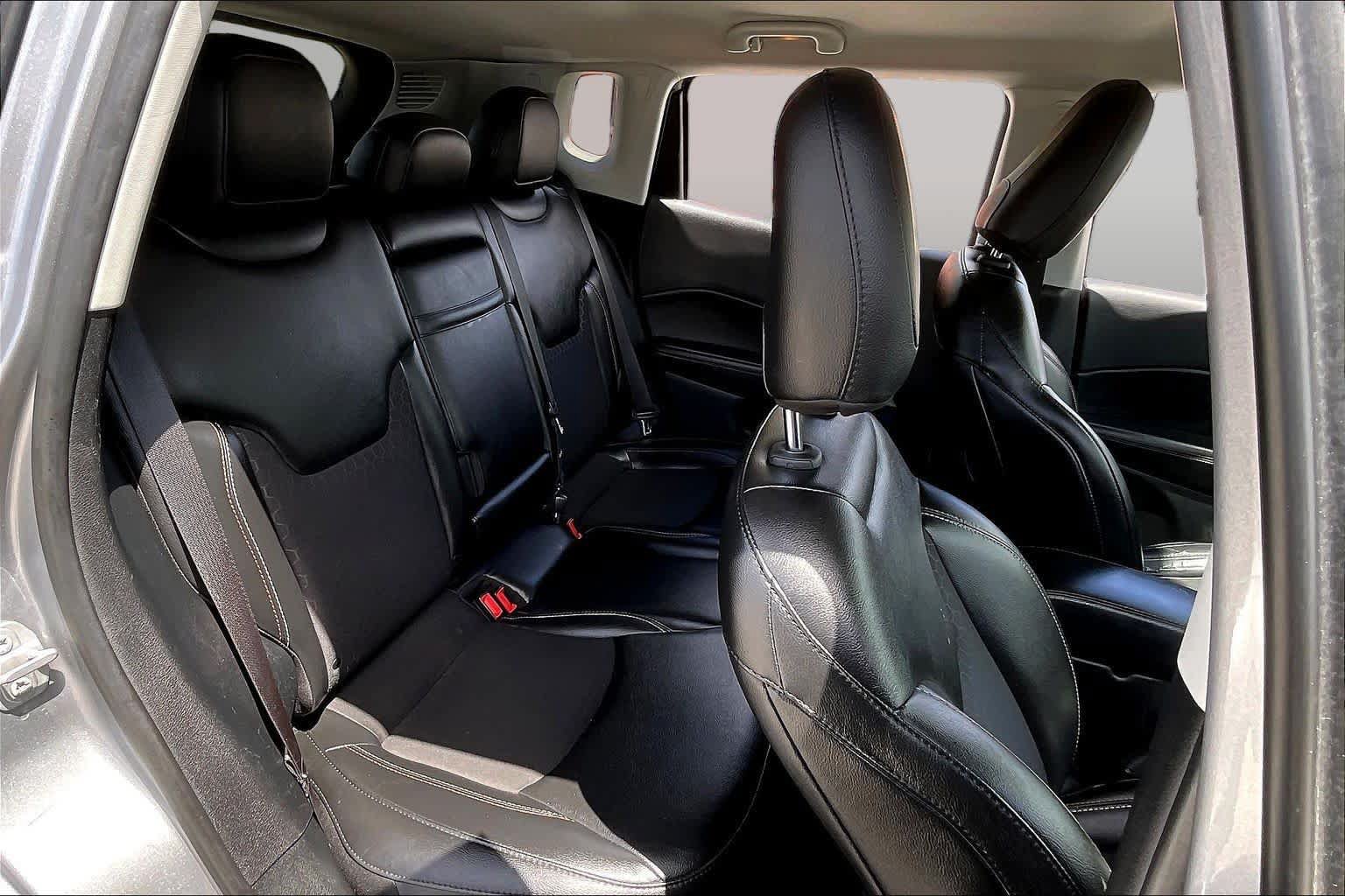 Used 2019 Jeep Compass Latitude w/ Cold Weather Group FWD image 20