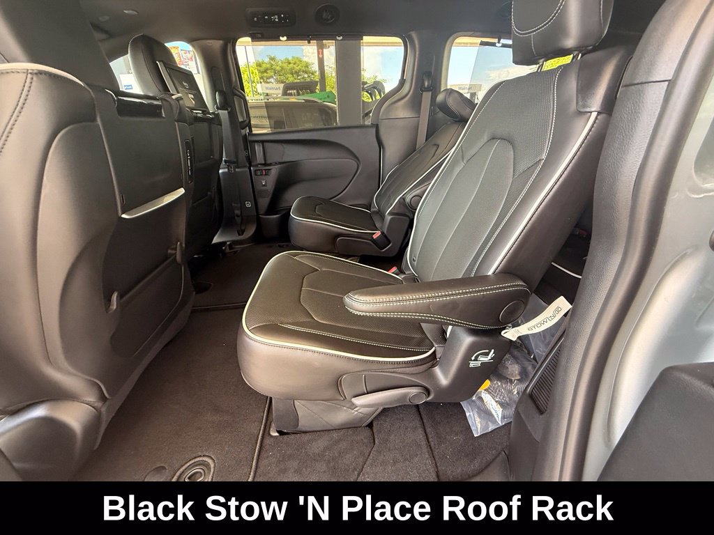 New 2026 Chrysler Pacifica Limited w/ Uconnect Theater Family Group FWD image 27