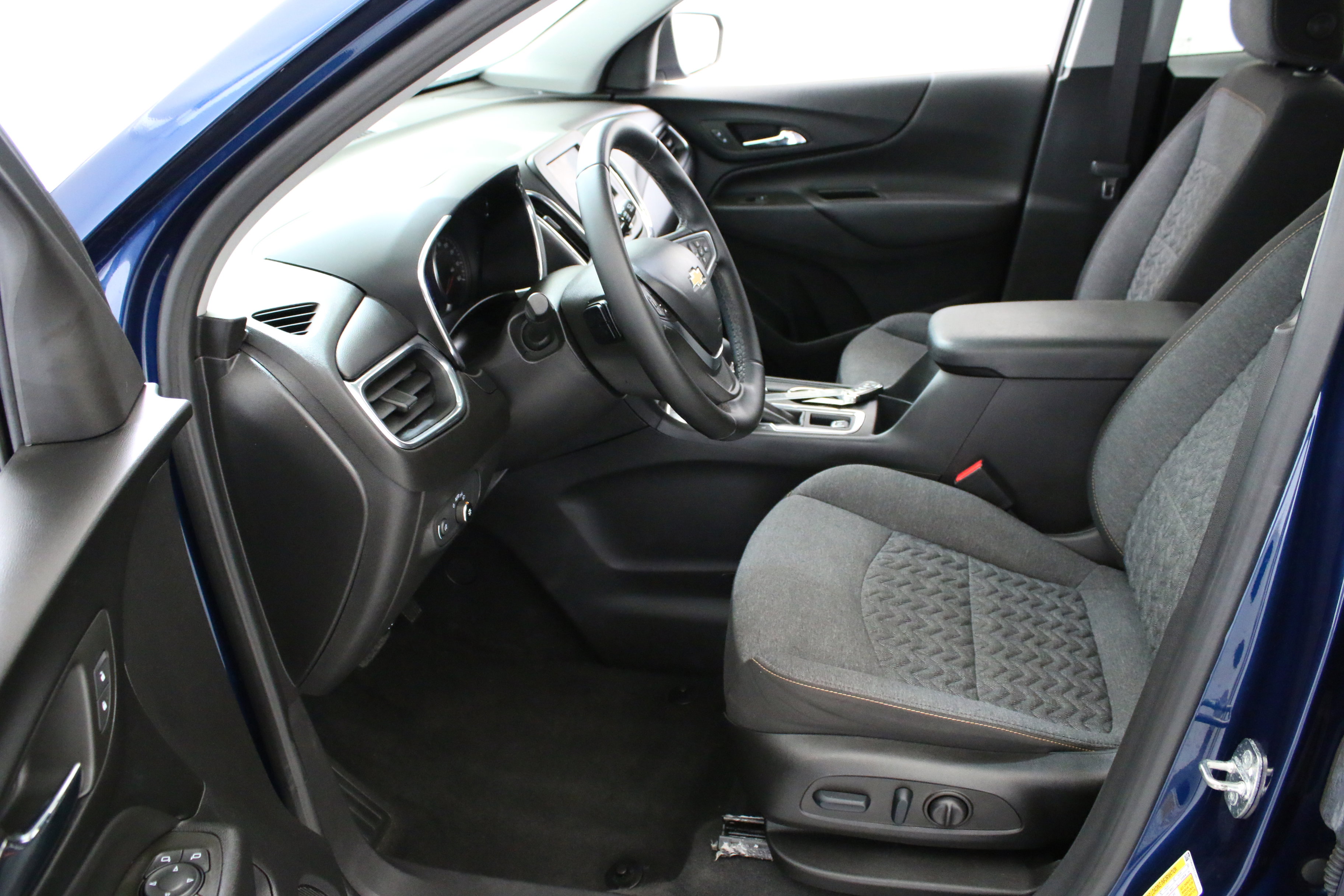 Used 2023 Chevrolet Equinox LT FWD image 25