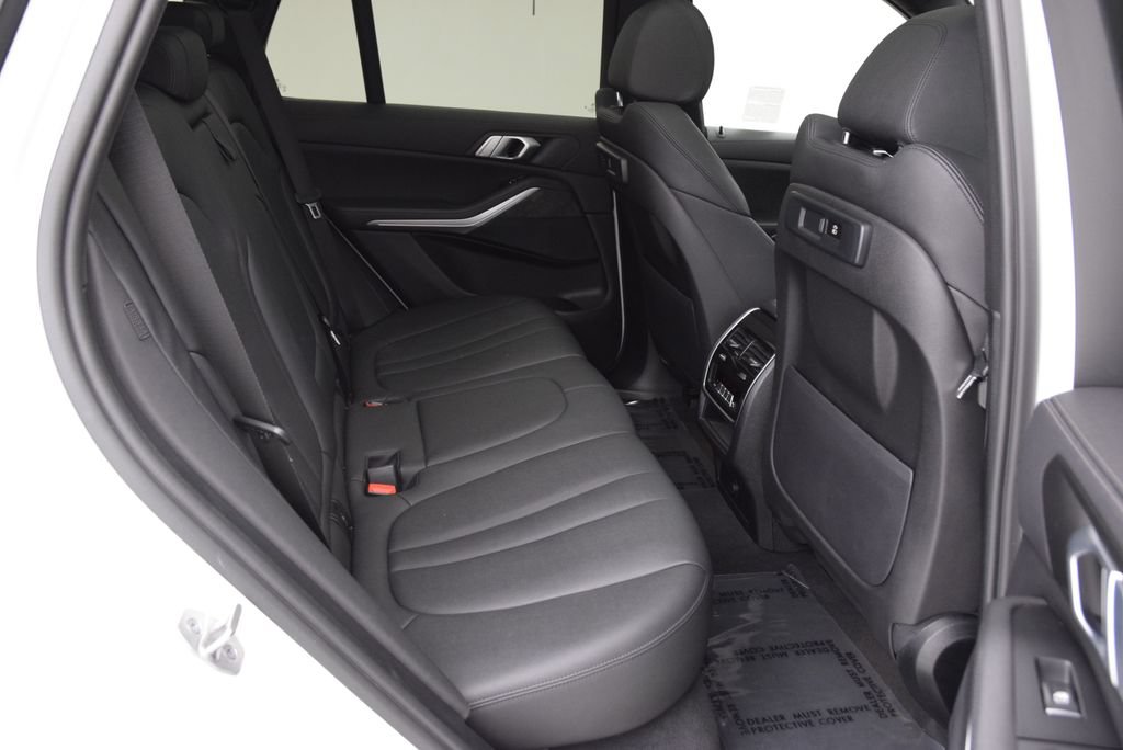 Used 2022 BMW X5 xDrive40i w/ Parking Assistance Package AWD/4WD image 19