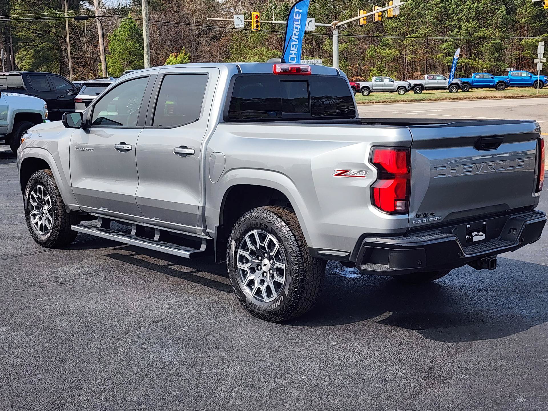 Used 2024 Chevrolet Colorado Z71 w/ Z71 Convenience Package 2 AWD/4WD image 3