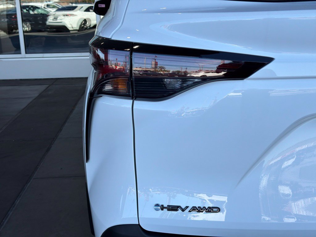 New 2026 Toyota Sienna XLE Woodland Edition AWD/4WD image 10
