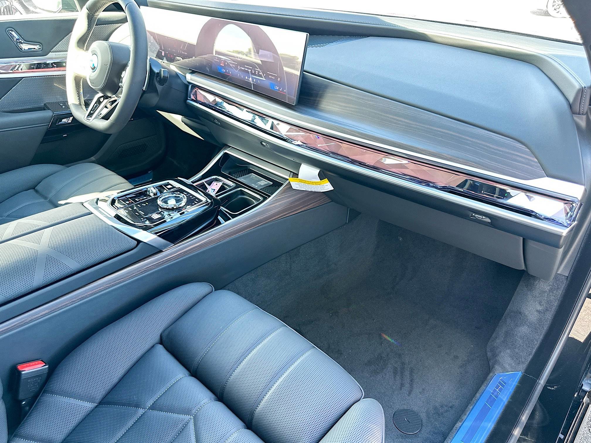 New 2026 BMW 750e xDrive image 25