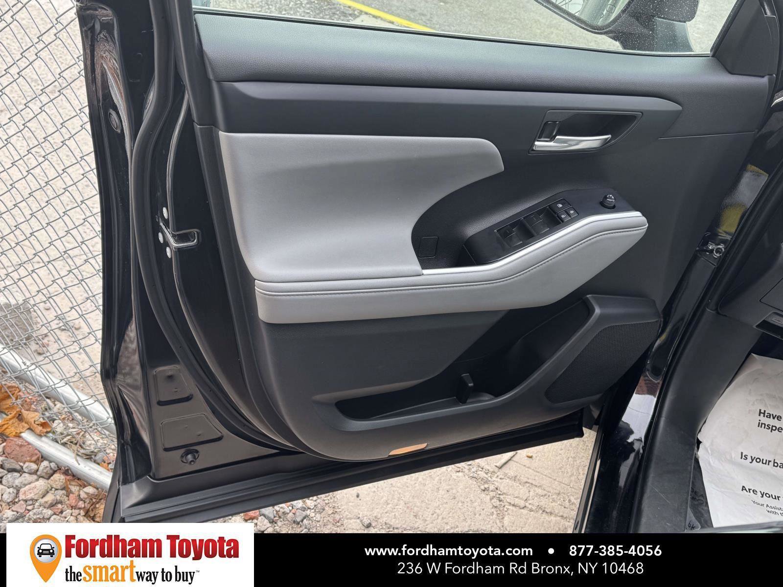 Used 2022 Toyota Highlander XLE image 14