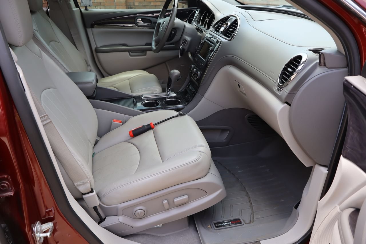 Used 2017 Buick Enclave Premium w/ Experience Buick Package FWD image 17