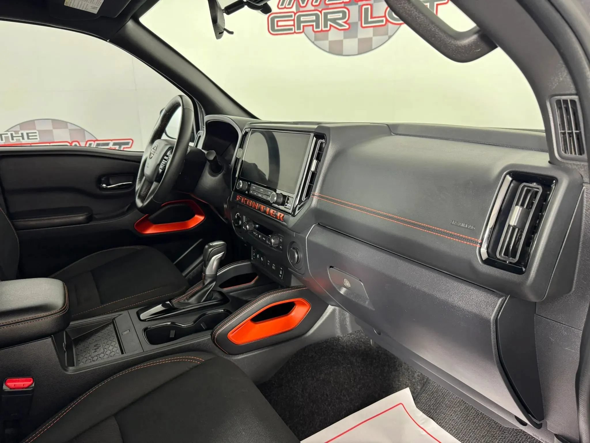 Used 2025 Nissan Frontier PRO-4X w/ Pro Convenience Package AWD/4WD image 12