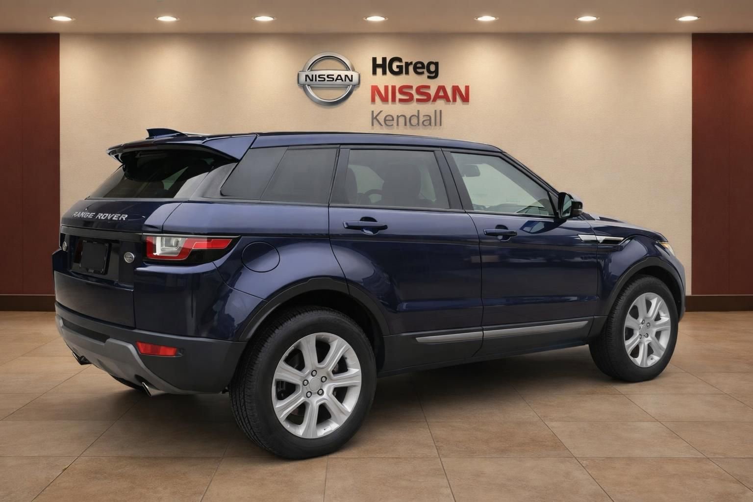 Used 2017 Land Rover Range Rover Evoque SE AWD/4WD image 4