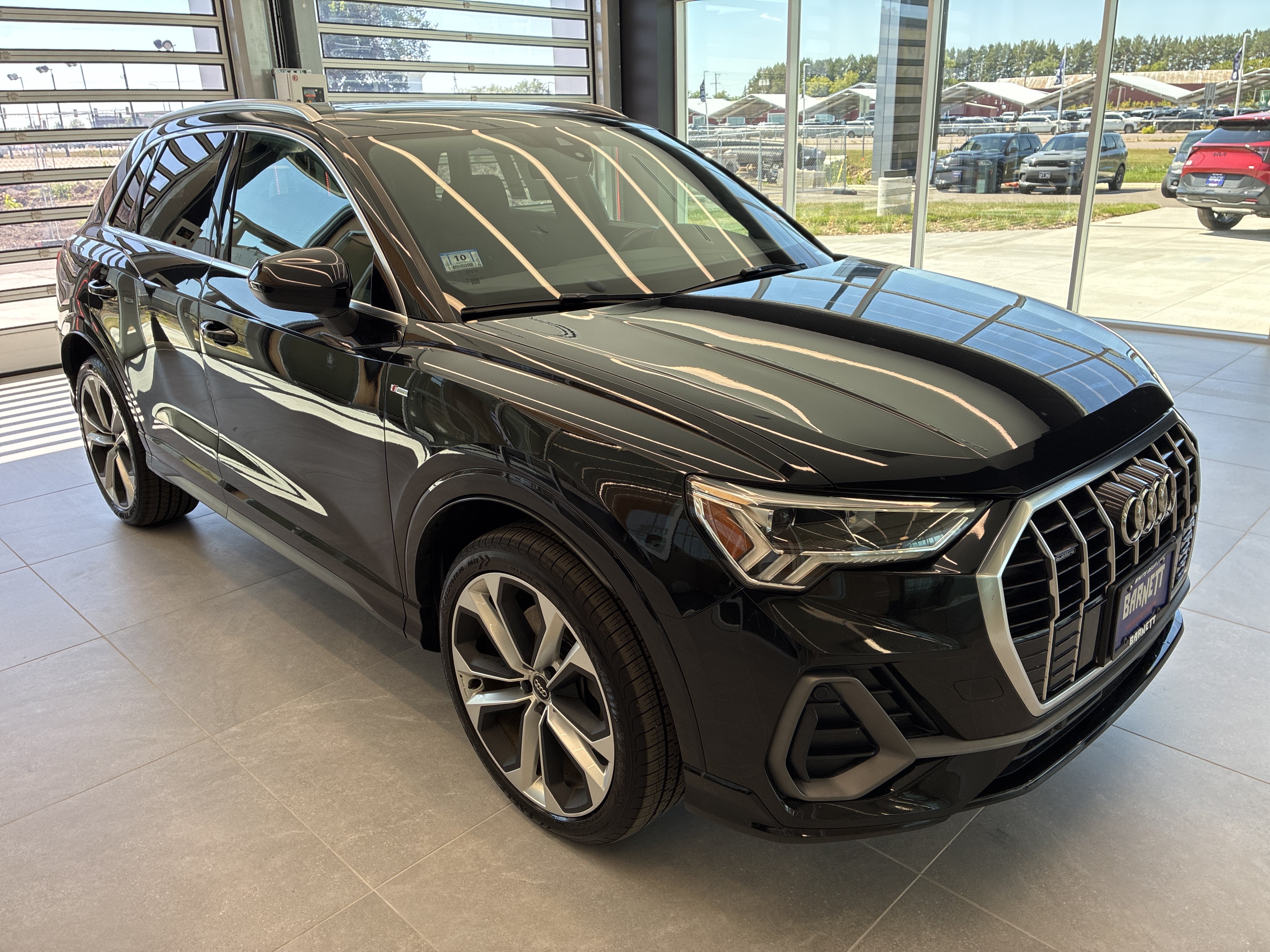 Used 2020 Audi Q3 2.0T Premium Plus AWD/4WD image 2