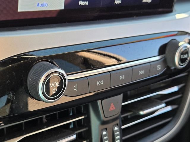 Used 2020 Ford Escape SE image 18