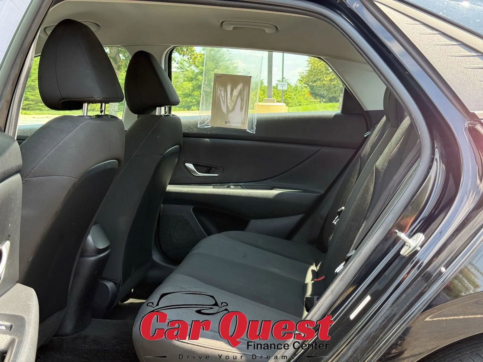 Used 2022 Hyundai Elantra SE image 11