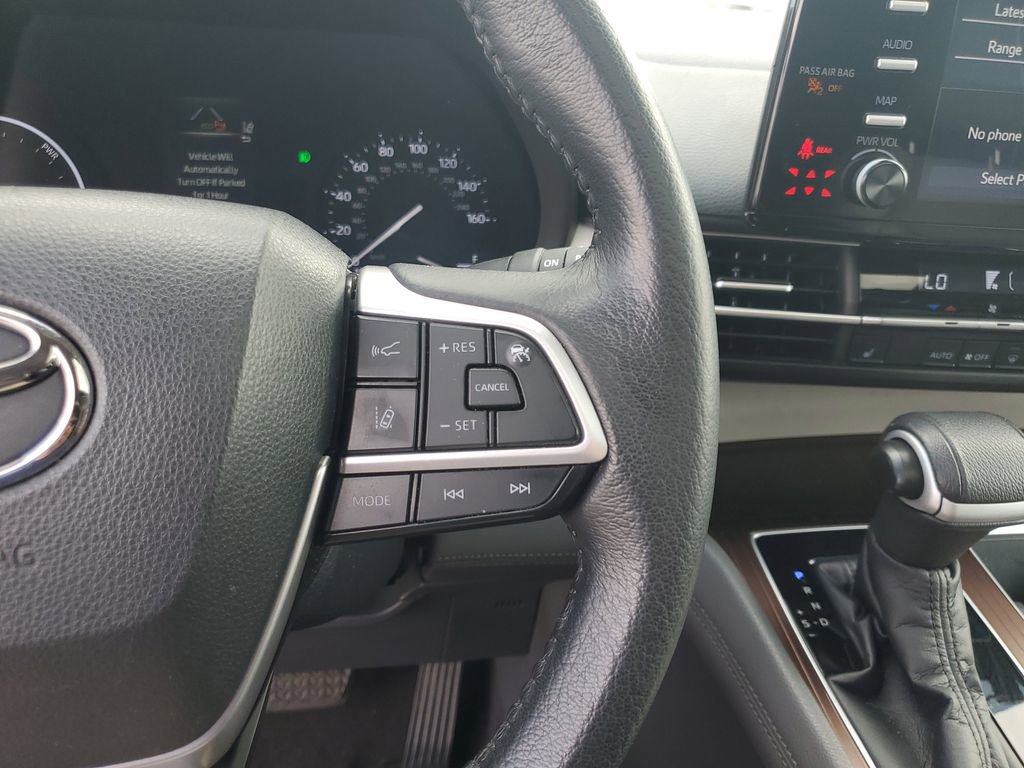 Used 2022 Toyota Sienna XLE image 21