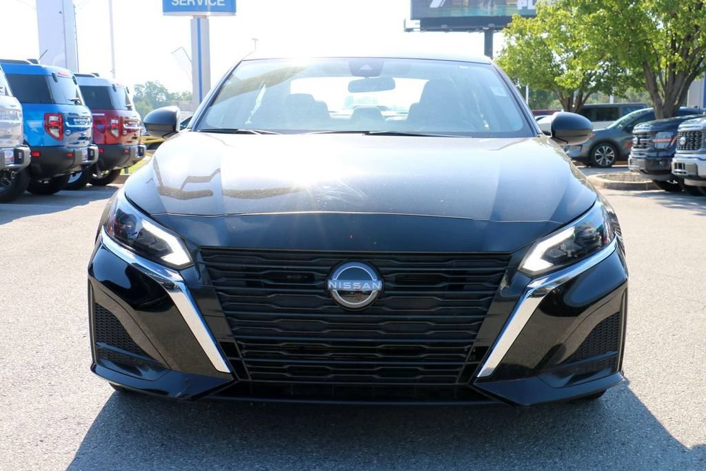 Used 2025 Nissan Altima 2.5 SV FWD image 3