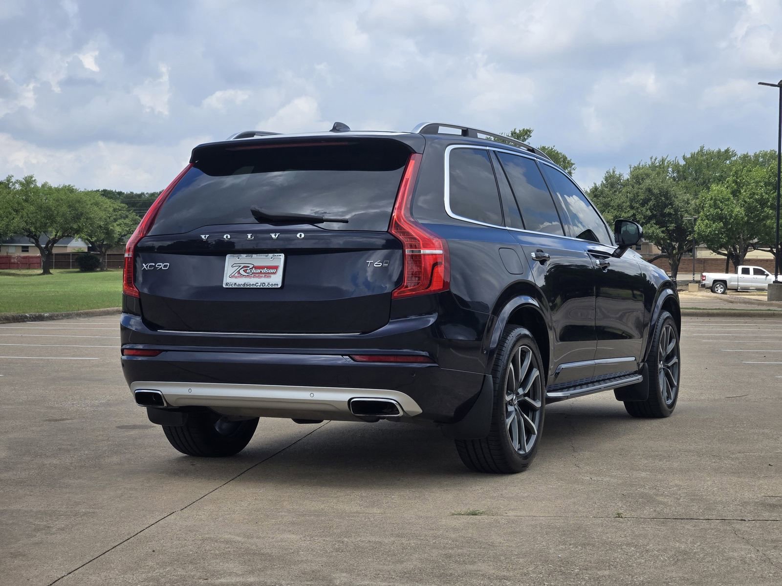 Used 2016 Volvo XC90 T6 Momentum w/ Momentum Plus Package AWD/4WD image 6