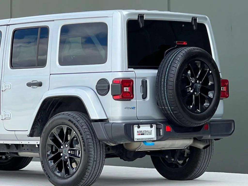 Used 2024 Jeep Wrangler Unlimited Sahara AWD/4WD image 11