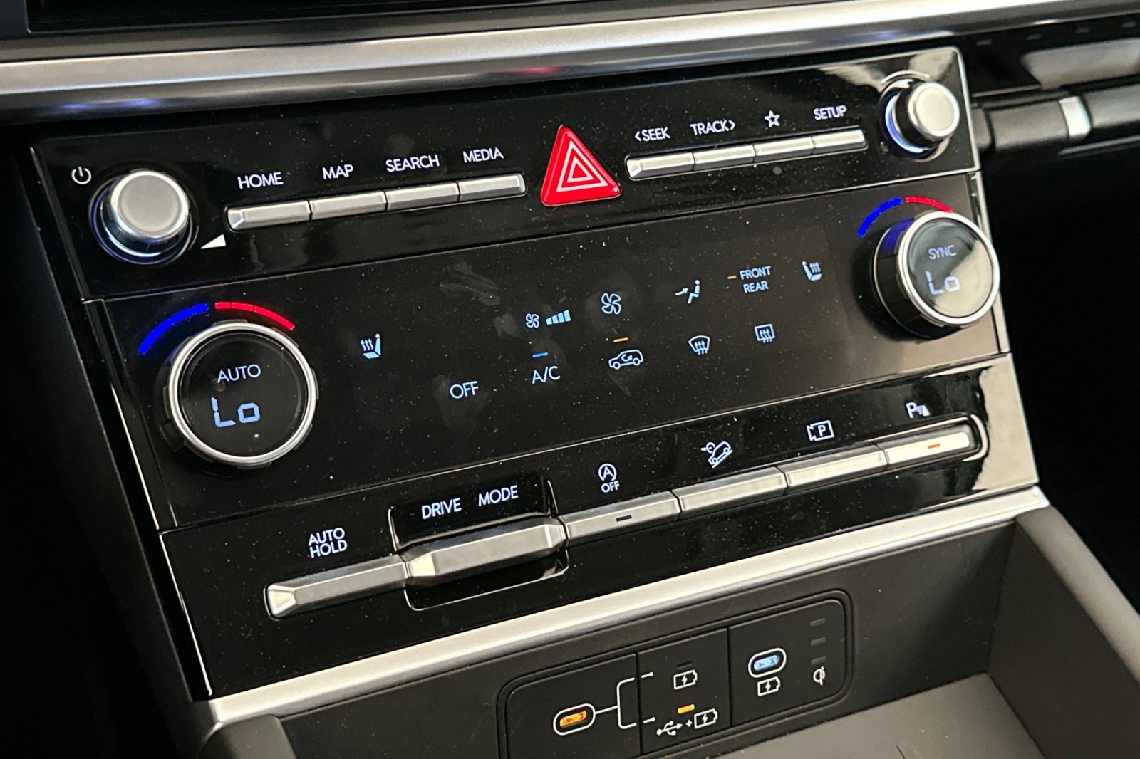 Certified 2025 Hyundai Santa Fe SEL image 30